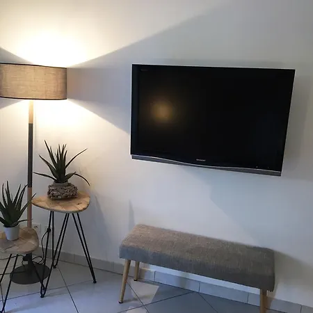 Апартаменты Studio Avec Terrasse - Cam1 *